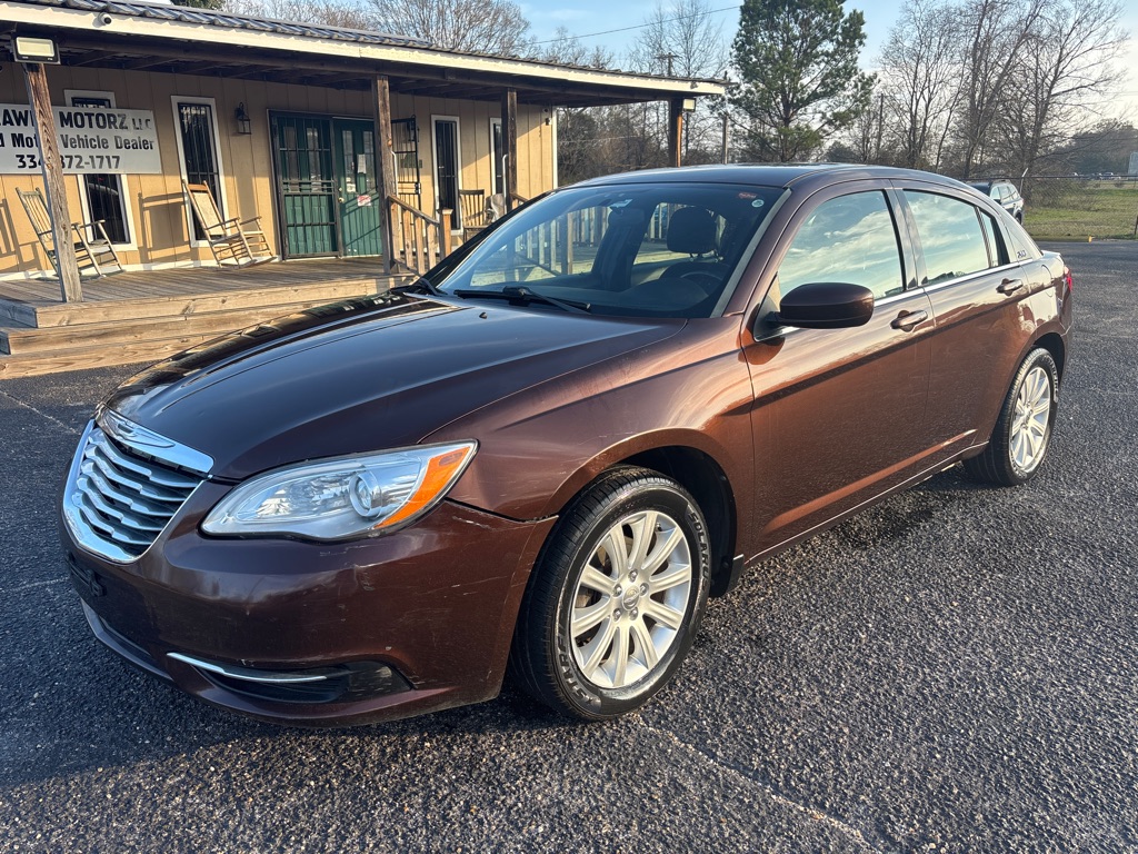 2013 Chrysler 200 Touring's photo