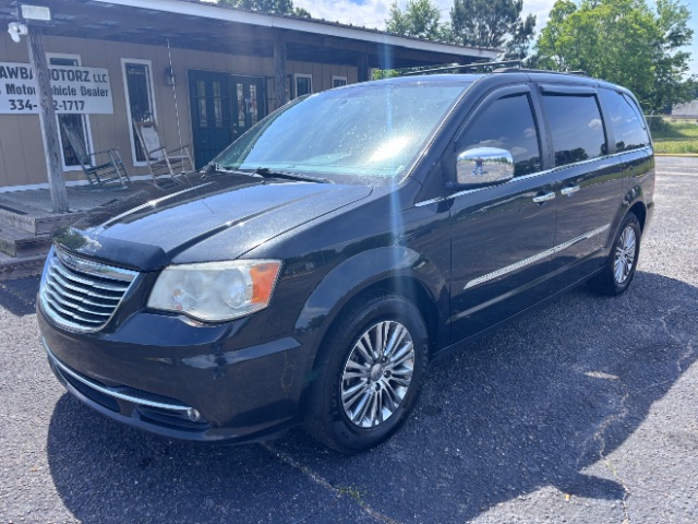 2013 Chrysler Town & Country Touring-L's photo